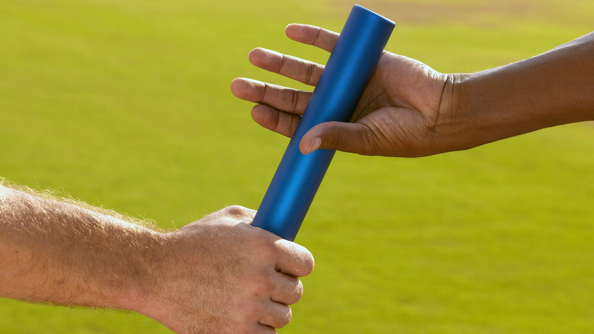 九游在线玩-俱乐部组织参观学习活动促进青训与一线队经验传承无缝衔接，俱乐部活动新闻稿